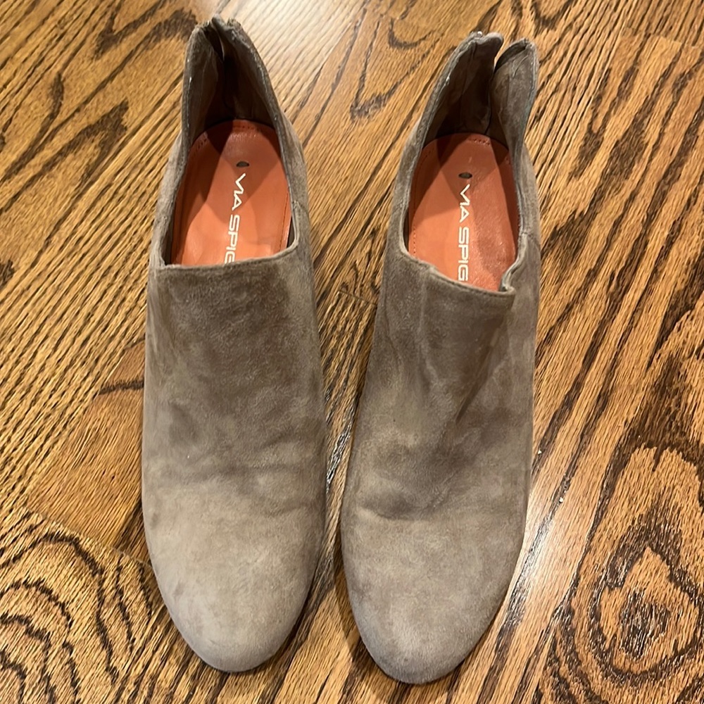 Gorgeous Via Spiga suede wedge heel ankle boots